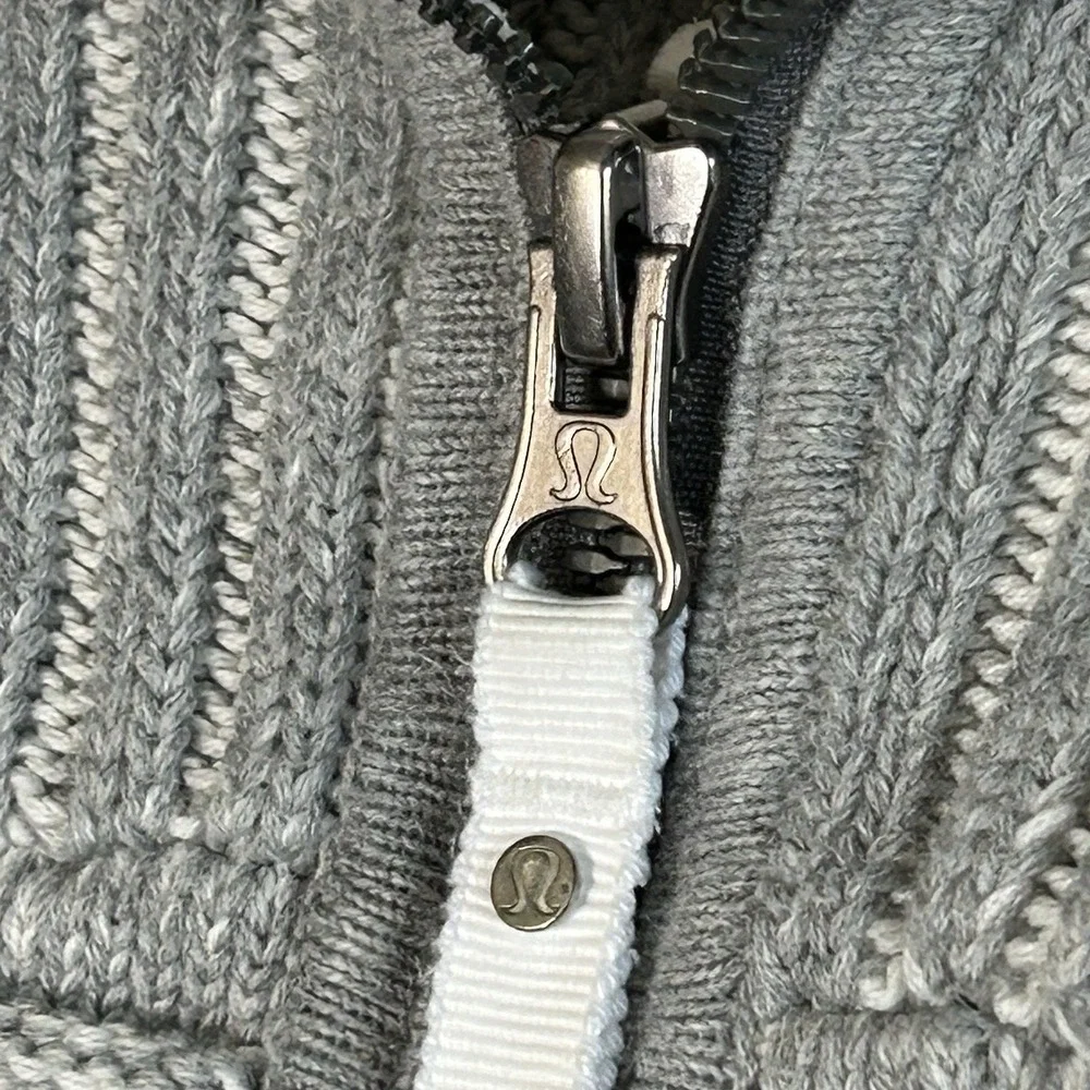 Lululemon Embrace Full Zip Hoodie Scuba Sweater -Gray - Women's Size 4 - EUC!!!! - Picture 4 of 16